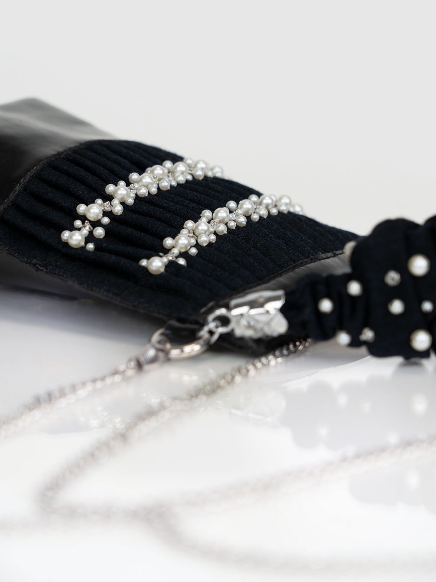 Pearl Mobile Bag - Black