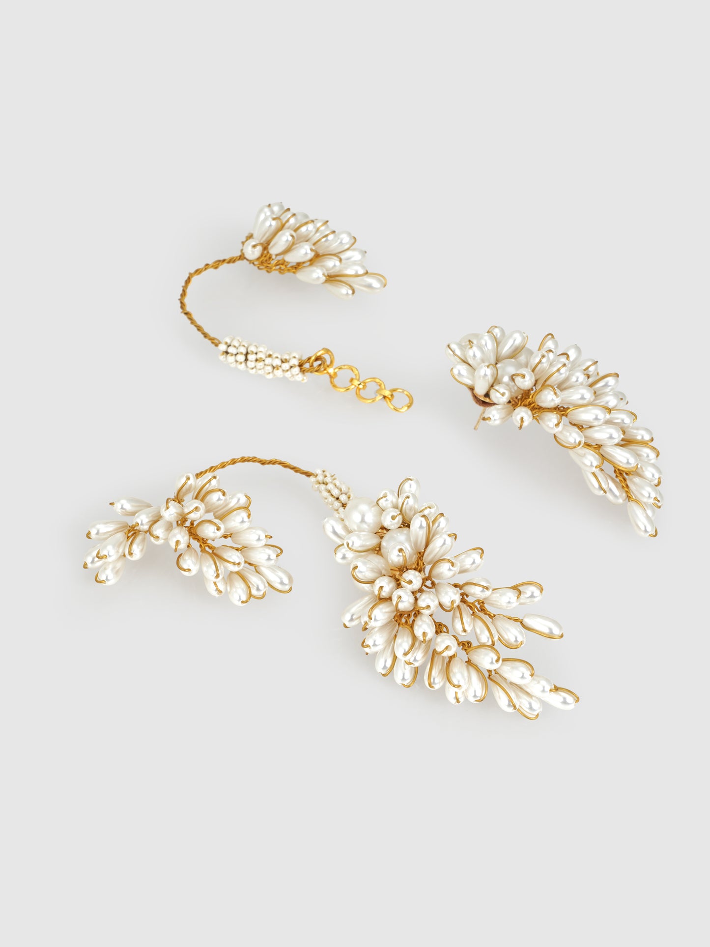Achillea White Earrings