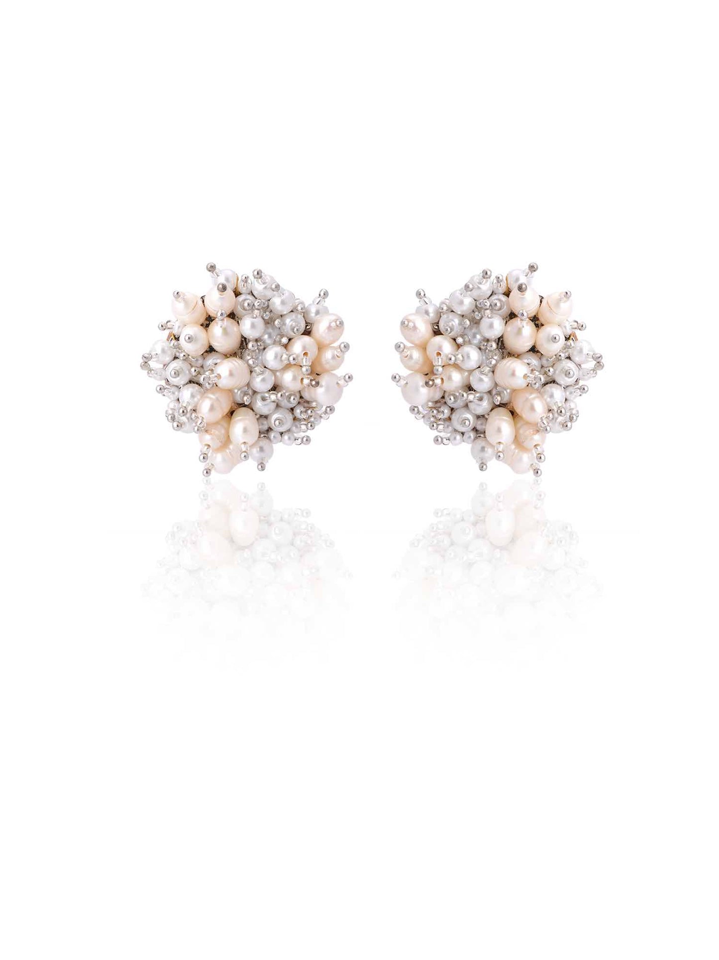 Esencia White Studs