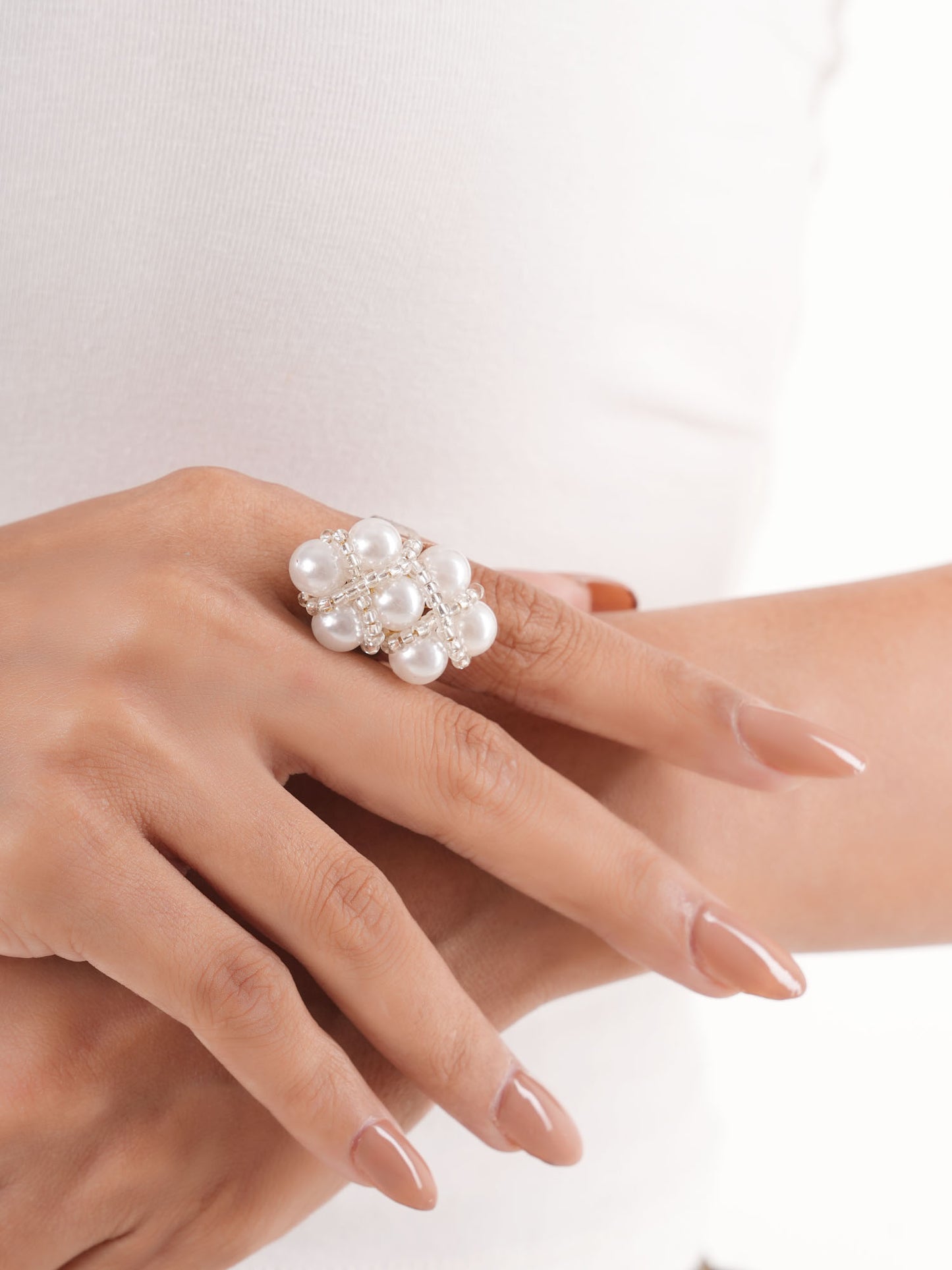 Helmi Pearl Finger Ring White