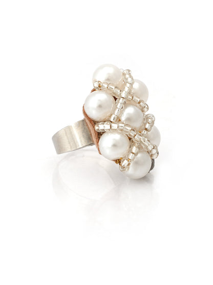 Helmi Pearl Finger Ring White