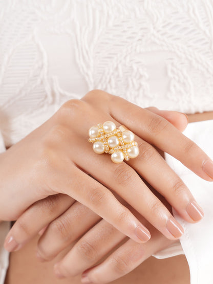 Helmi Pearl Finger Ring Peach