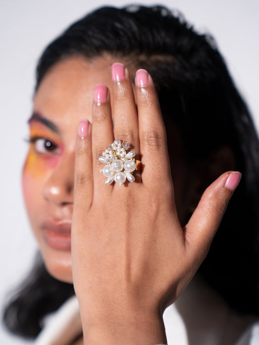 Arctic Daisy Finger Ring