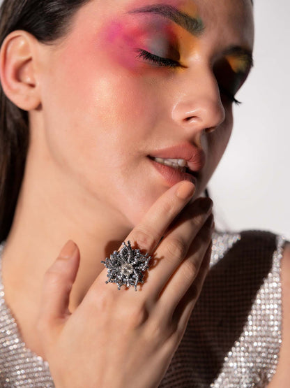 Urban Chic Finger Ring