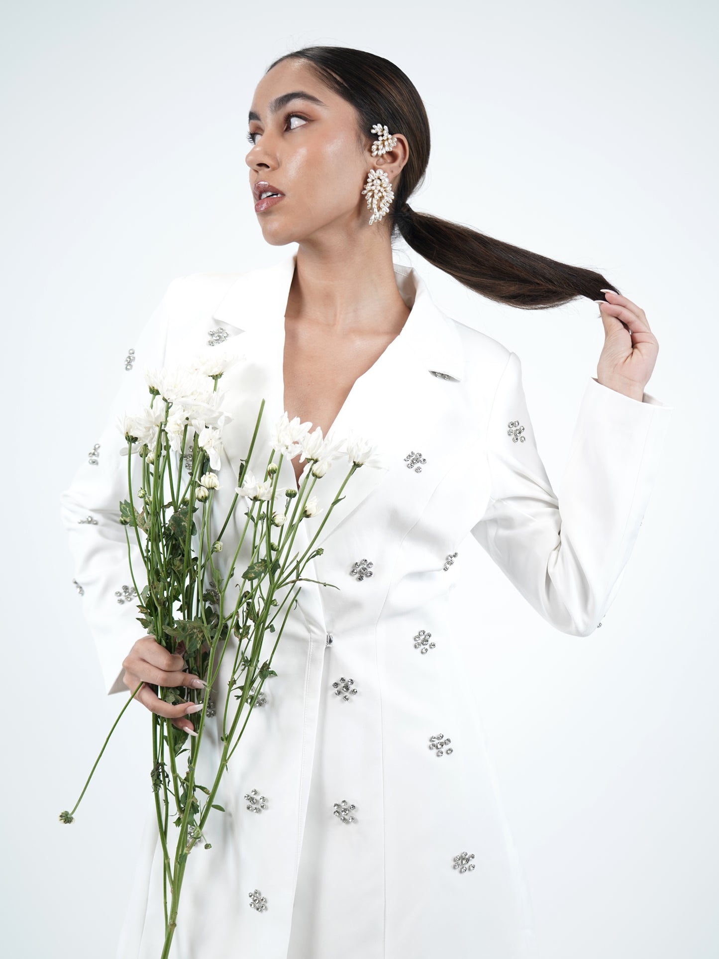 Achillea White Earrings