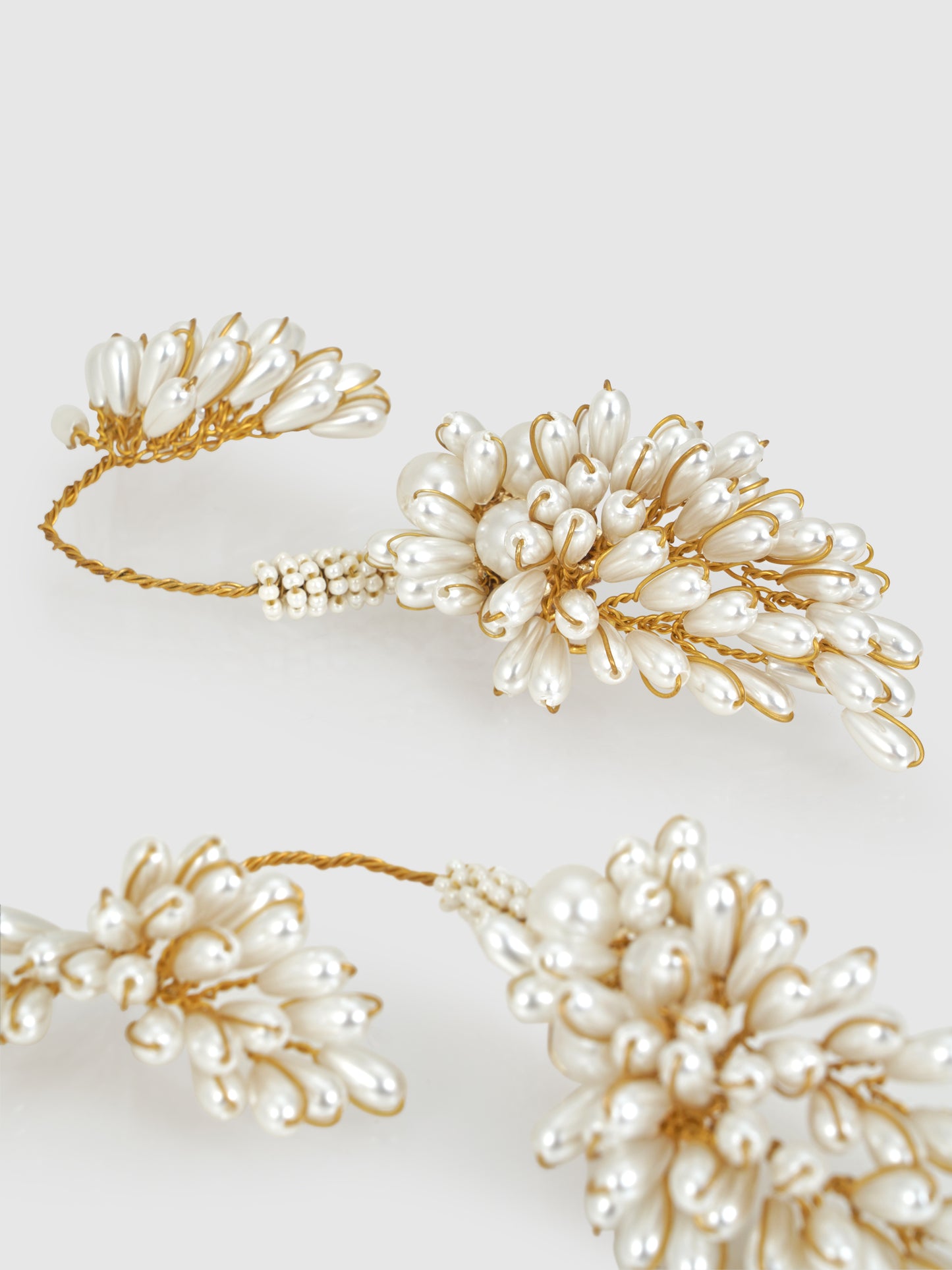 Achillea White Earrings