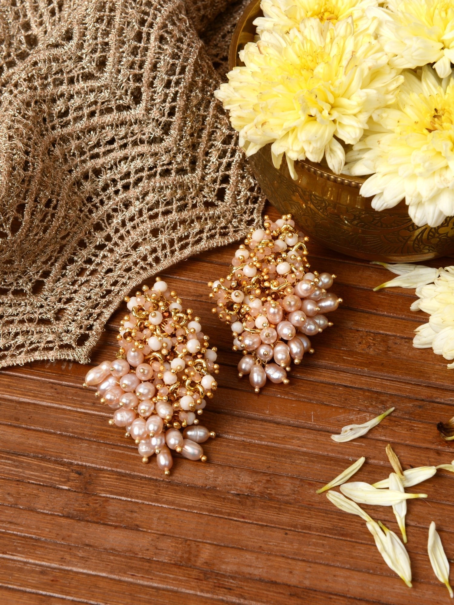 VITTORIA PEARL STUDS - House of Doro