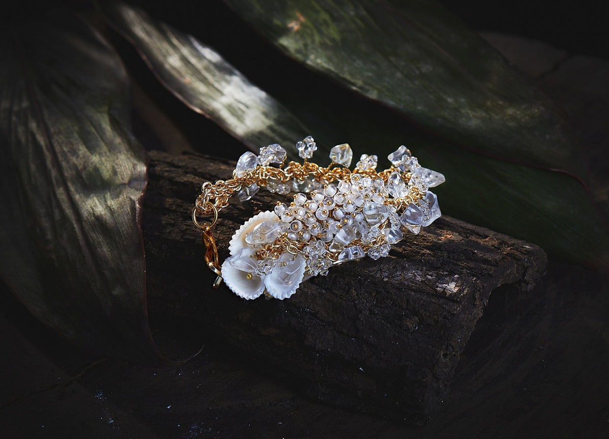 OLEANDER SHELL BRACELET - House of D’oro