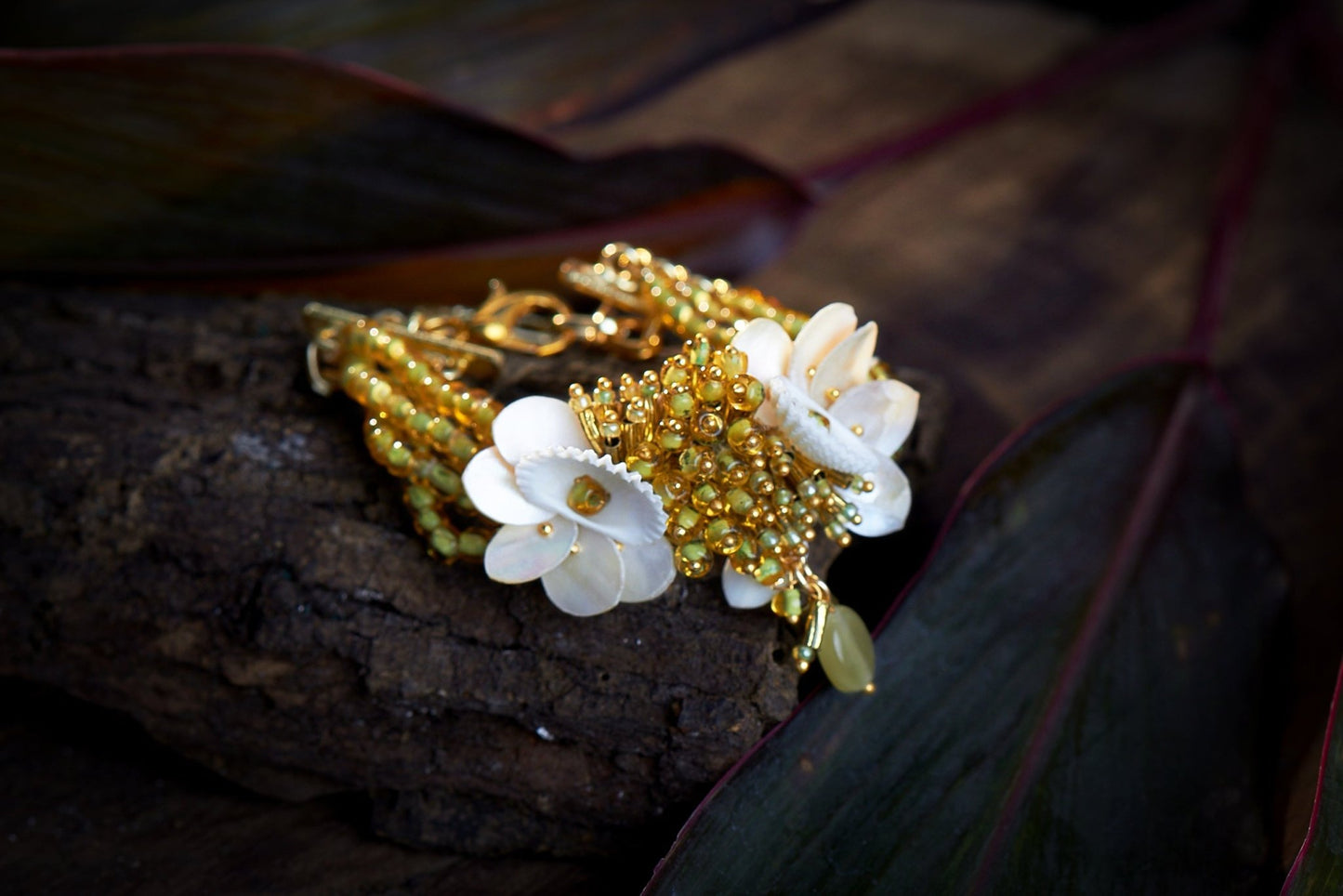 SAMPAGUITA SHELL BRACELET - House of Doro
