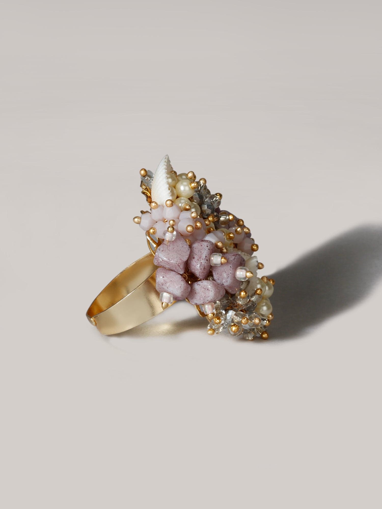 AKEBIA CLUSTER BEAD RING WITH SHELL - House of D’oro